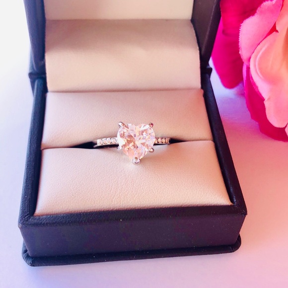 🚫SOLD🚫Heart Shape White Sapphire Ring - Picture 2 of 4